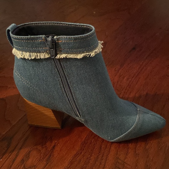 Women’s Denim Short Bootie Size 8 - Picture 6 of 10